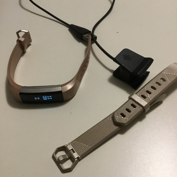 FitBit Alta HR with SMALL Rose Gold band, Champagne band and Charger